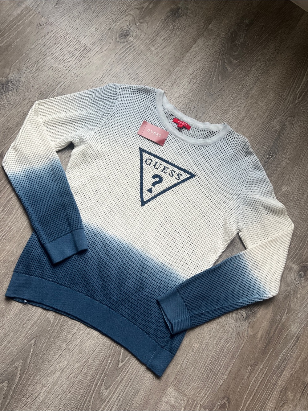 GUESS SWEATER